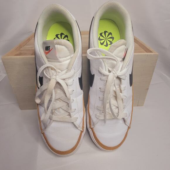 Nike- Women's Court Legacy- White with black accent- size 8.5 - Picture 3 of 6
